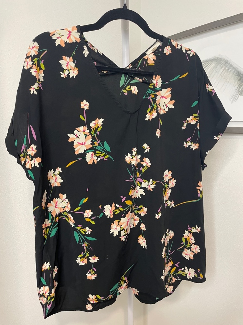 Pleione Black Floral V-Neck Short-Sleeve Blouse